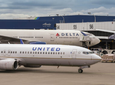 United and Delta aircraft