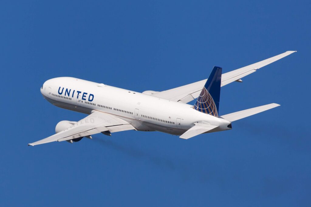 united_b777.jpg