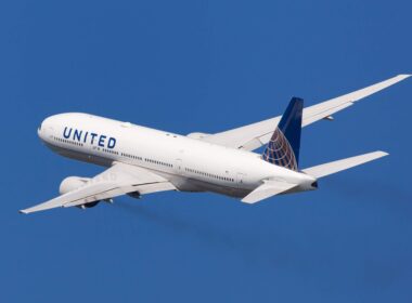 united_b777.jpg