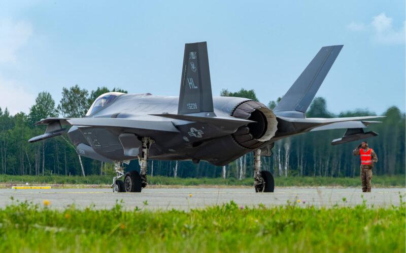 us_air_force_f-35_lightning_ii_combat_aircraft_in_latvia.jpg