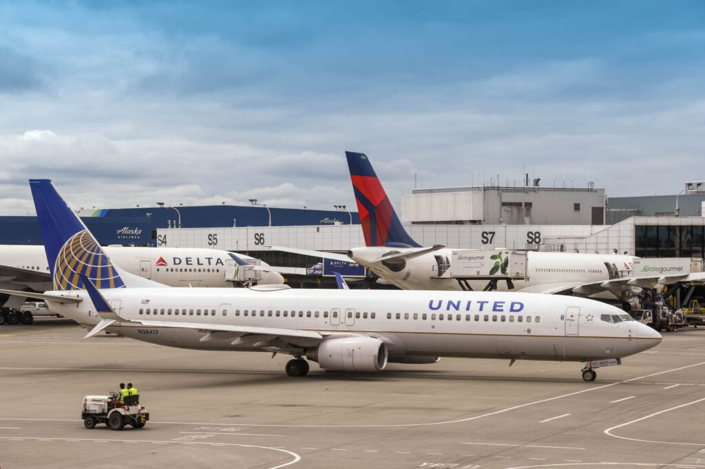 us_airlines_in_seattle_tacoma_airport.jpg