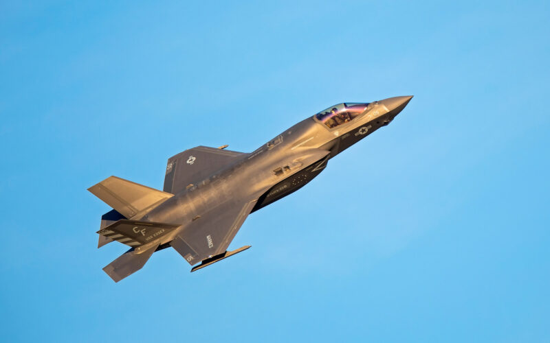 us_f-35_demo_flight_in_bahrain_international_airshow.jpg