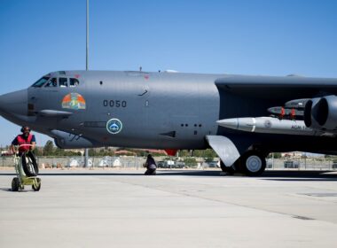 usaf_b-52_tests_hypersonic_arrw.jpg