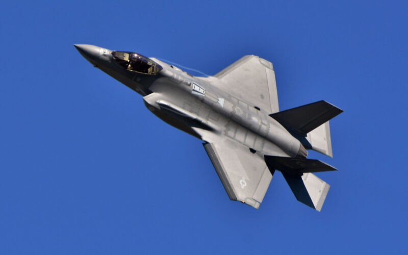 usaf_f-35_lightning_ii_flying.jpg