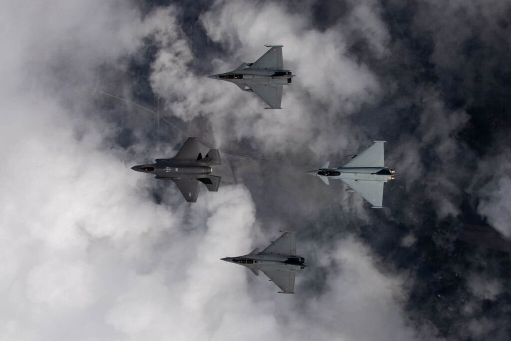 usaf_faf_raf_aircraft_formation.jpg