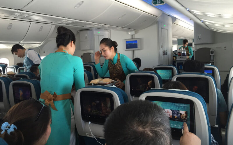 vietnam airlines flight attendants