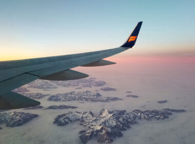 view_of_greenland_from_an_icelandair_plane.jpg