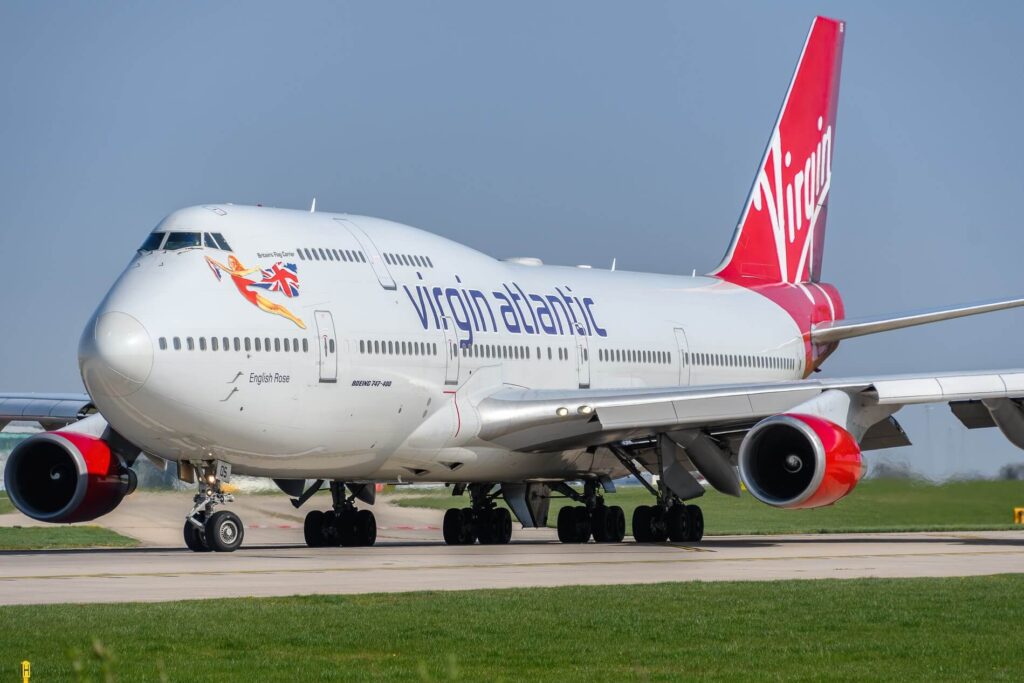 virgin_atlantic_boeing_747_departing_manchester_airport.jpg