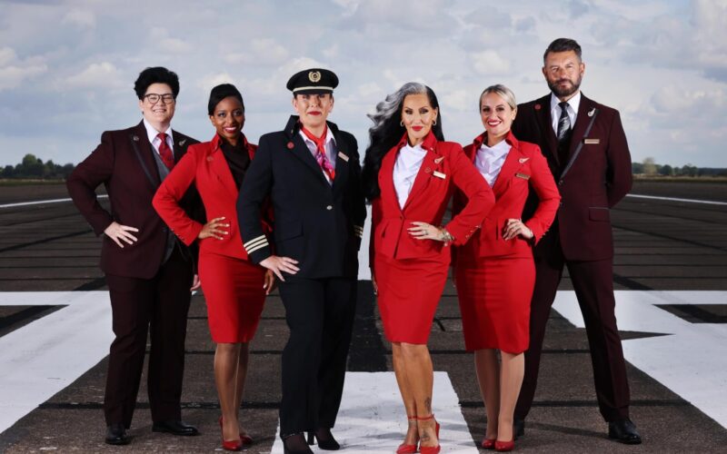 virgin_atlantic_crew_pose_with_michelle_visage.jpg