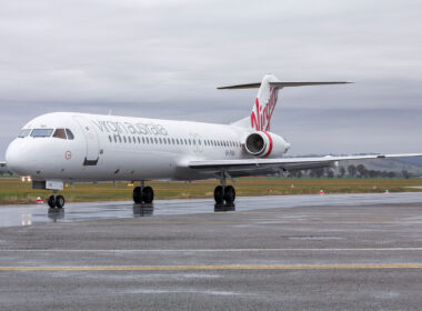 virgin_australia_regional_airlines_vh-fwi_fokker_100_taxiing_at_wagga_wagga_airport.jpg