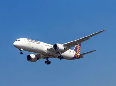 vistara_787-9_dreamliner_coming_in_to_land.jpg