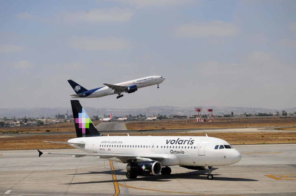 volaris_and_aeromexico.jpg