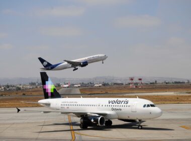 volaris_and_aeromexico.jpg