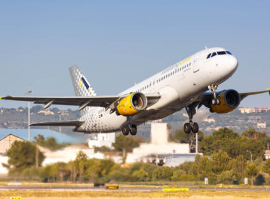 vueling_airbus_a320_departing_palma_de_mallorca_airport_pmi.jpg