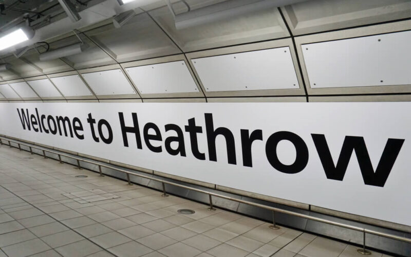 welcome_to_heathrow_sign_in_london_heathrow_airport_lhr.jpg