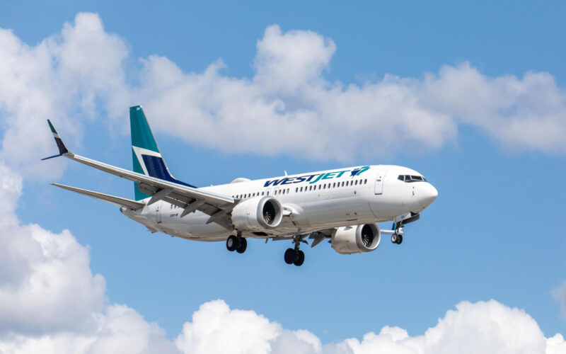 westjet_boeing_737_arriving_for_landing.jpg