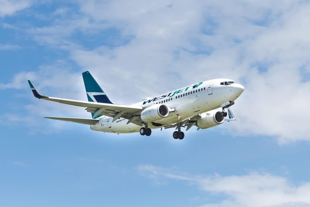 westjet_boeing_plane_in_flight.jpg