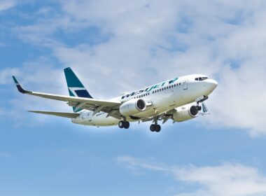 westjet_boeing_plane_in_flight.jpg