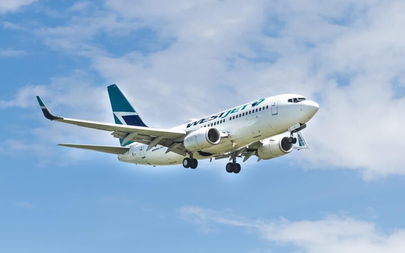 westjet_boeing_plane_in_flight.jpg