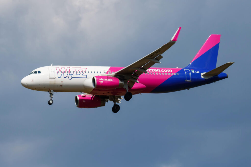 wizz_air_a320_against_dark_clouds.jpg