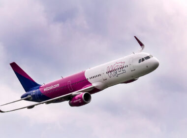 wizz_air_a321_flies_over_budapest_during_an_air_show.jpg