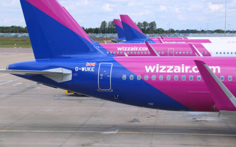 wizz_air_airbus_a320_aircraft_at_london-luton_airport_ltn.jpg