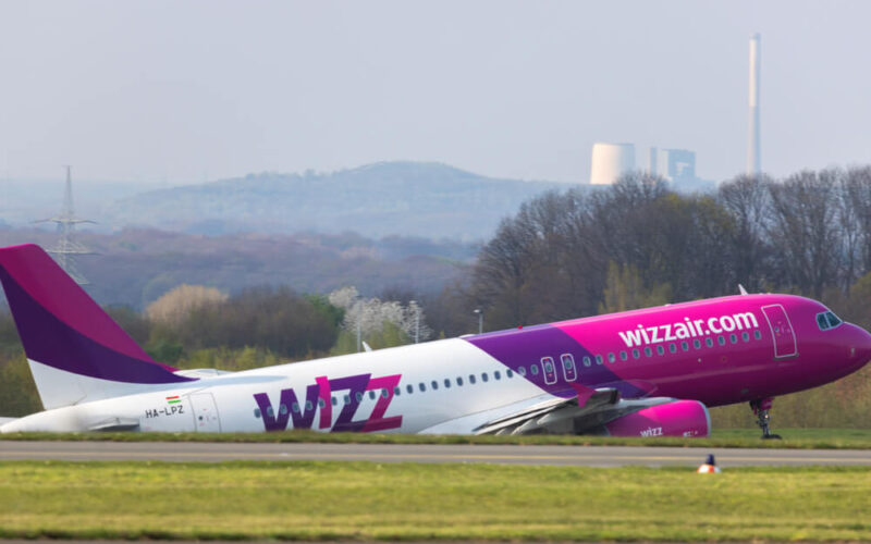 wizz_air_airbus_a320_departing_from_dortmund_airport.jpg