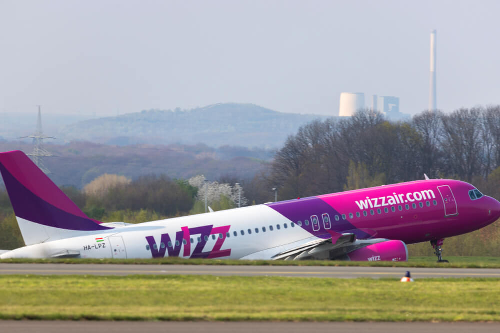 wizz_air_airbus_a320_departing_from_dortmund_airport.jpg