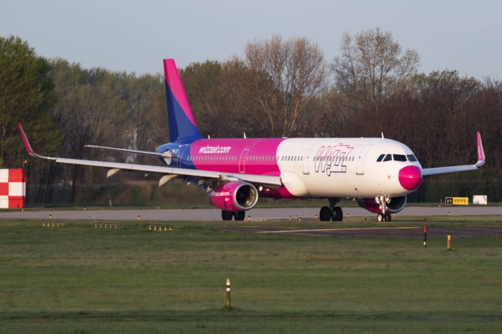 wizz_air_airbus_a321_at_budapest_airport_bud.jpg