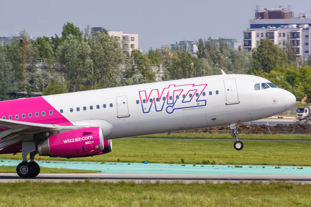 wizz_air_airbus_a321_departing_warsaw_international_airport_waw.jpg