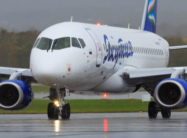 yakutia_airlines_sukhoi_superjet_at_vladivostok_airport.jpg